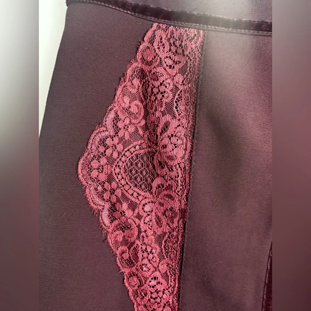 Rinascimento Maroon/Burgundy Lace/Velvet Trim  Pencil Skirt NWOT S * Minor Flaw*